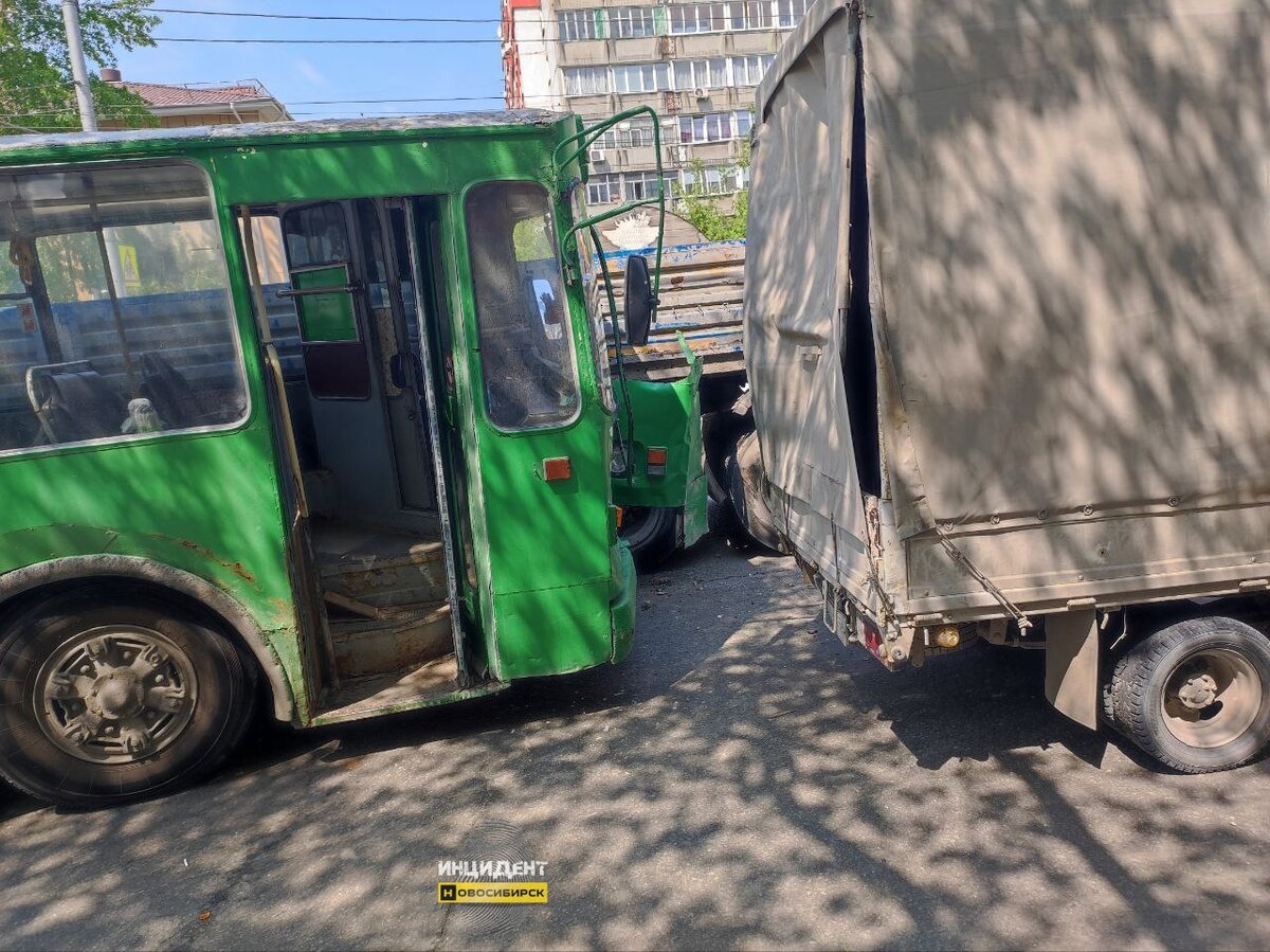 Водитель троллейбуса №24 устроил массовое ДТП в Заельцовском районе  Новосибирска | НДН.ИНФО | Дзен