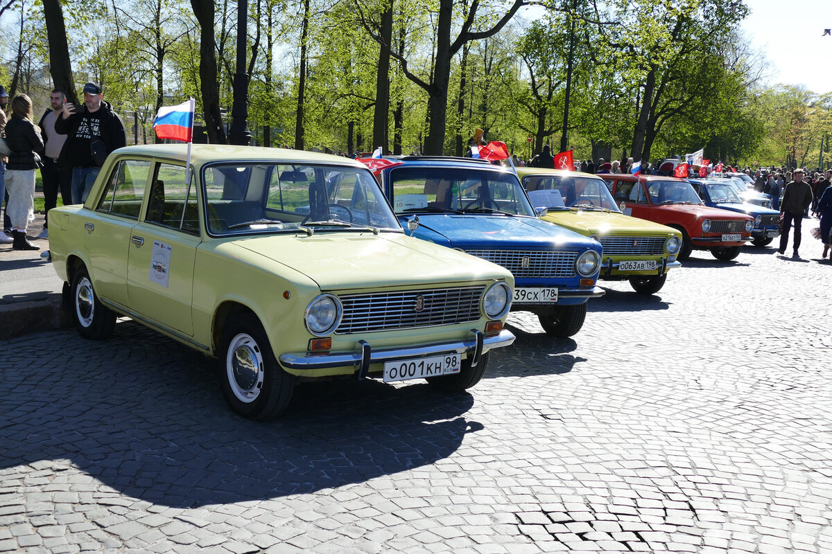 Типичный отечественный олдтаймер. Некоторые "копейки" уже вполне попадают в данную категорию.