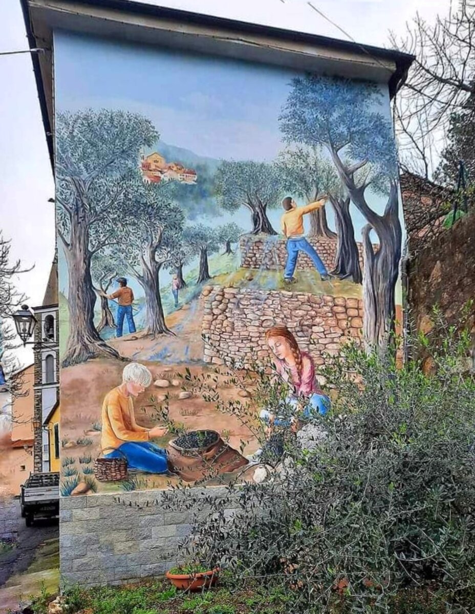Это murales, двери будут дальше)