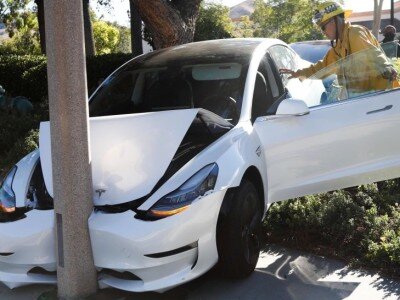    СМИ получили секретные данные об огромном количестве жалоб на автопилот Tesla