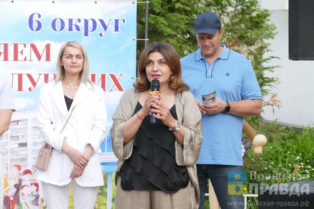 Елена Слепцова поздравила волжан с Днем соседей📷    Город — это люди, Волжский — это мы: волжане отметили День соседей
