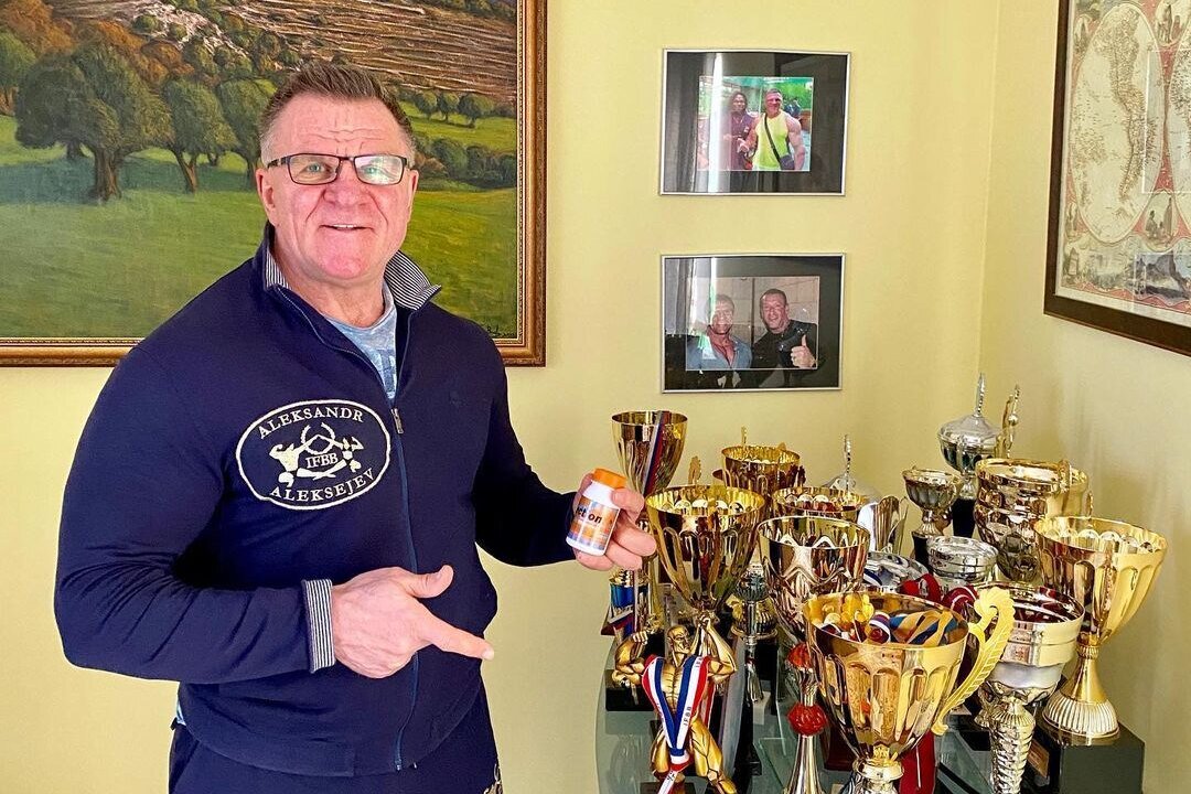     Посмотрите на 63-летнего российского бодибилдера: в свои годы он не теряет форму