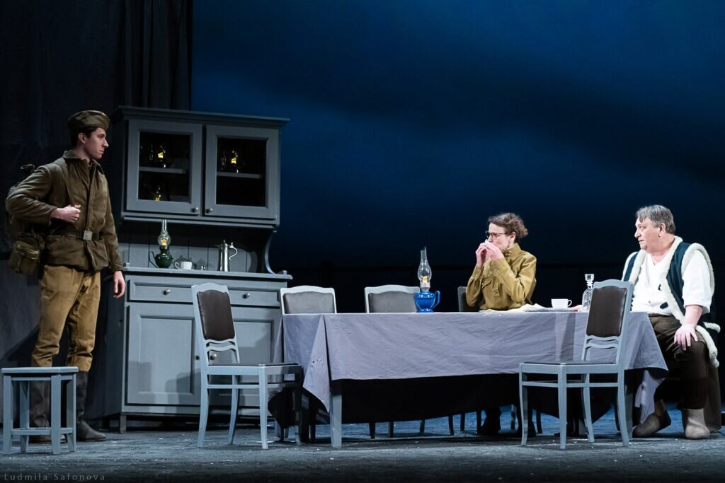 вечно живые спектакль. летят журавли малый театр. летят журавли малый театр. летающий театр. малый театр.