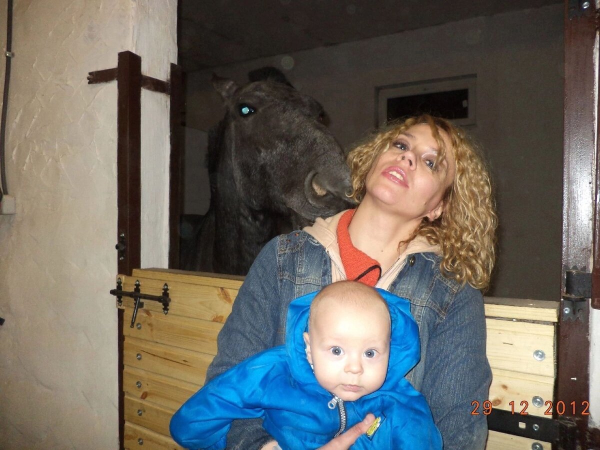    Светлана с детьми до войны Фото из домашнего архива Светланы Симбирцевой