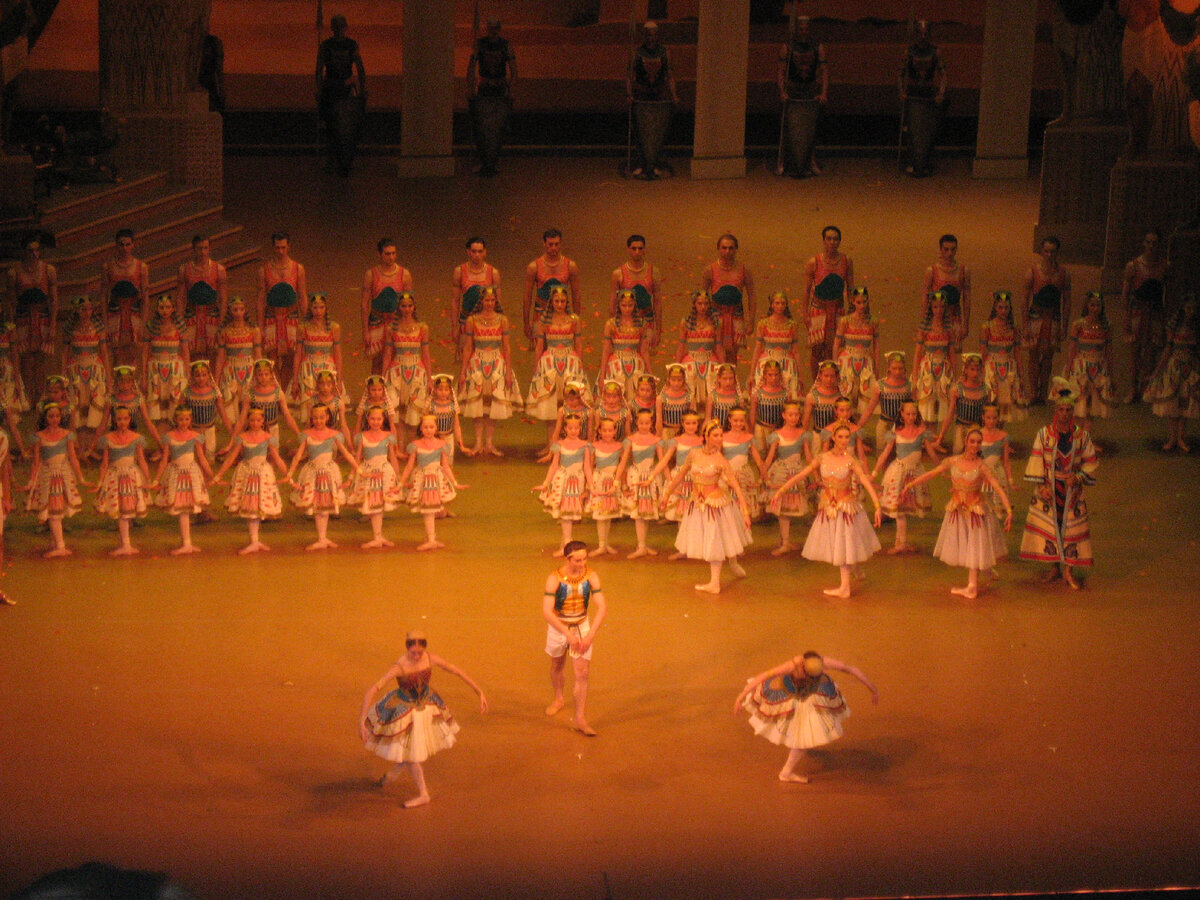 Поклоны после второго действия. К.Мацци, А.Нуйкина и Я.Байбордин
