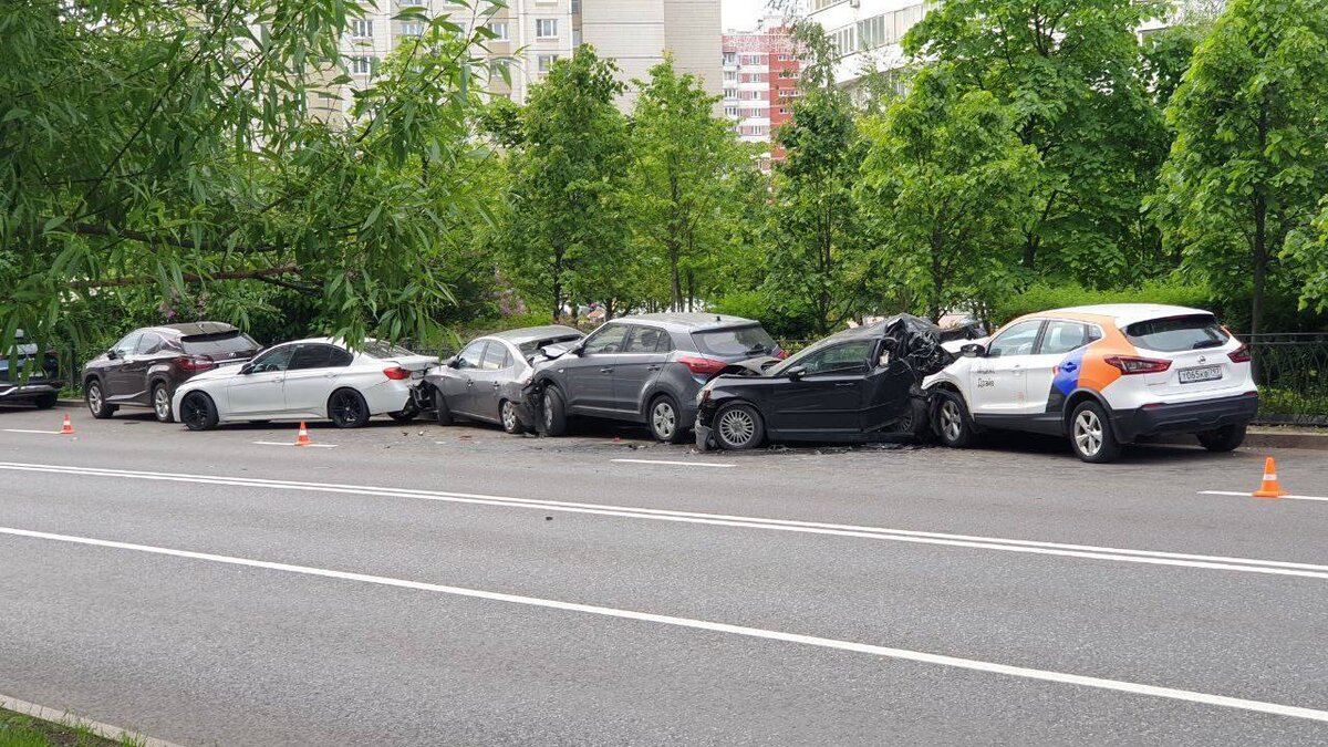 В Митино массовое ДТП с участием шести автомобилей | Митино СЗАО | Дзен