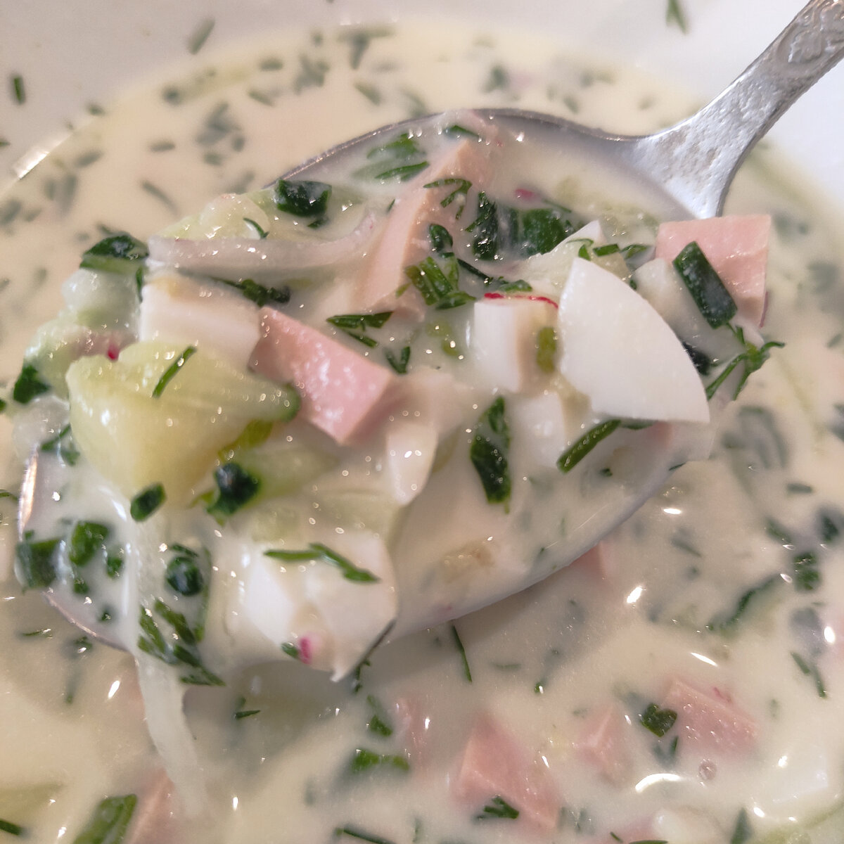 Окрошка на айране, с кефиром и сметанкой. 