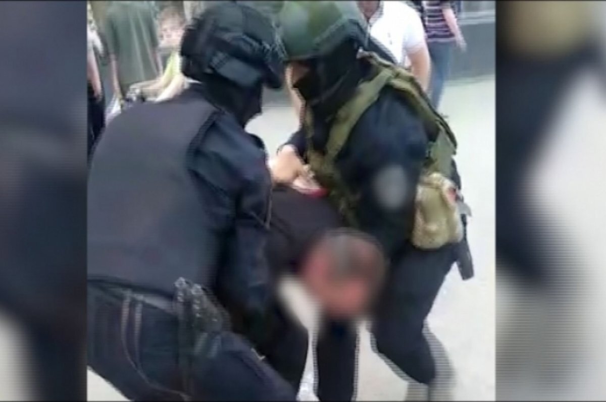    Видео задержания подозреваемого в педофилии поделились в волгоградском МВД