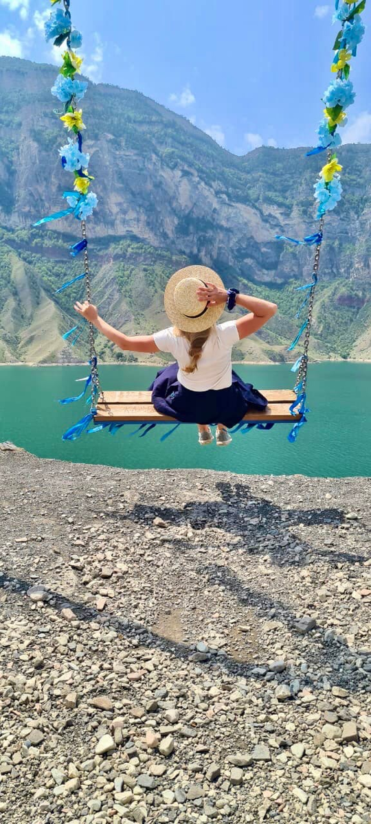 "Мечтательные" качели в Дагестане