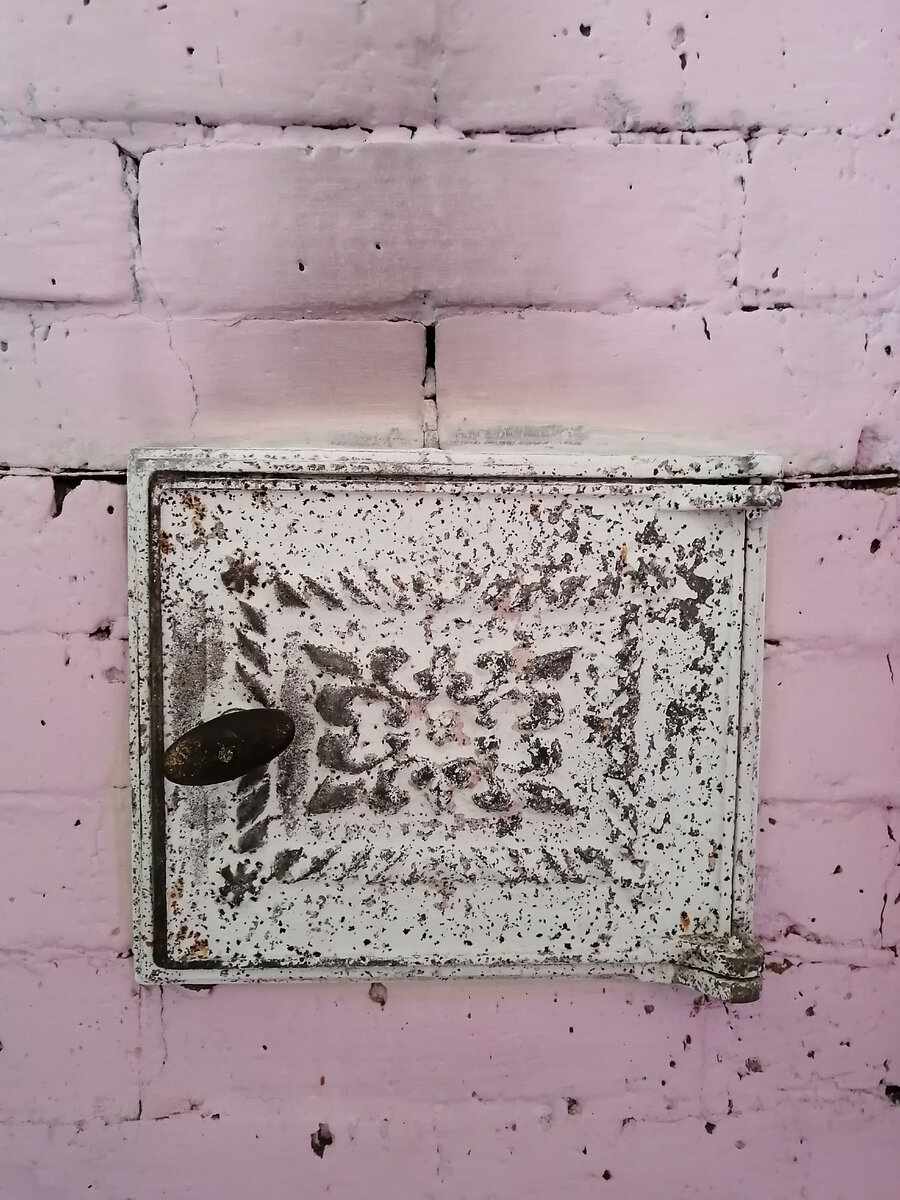 Осовремененная печь, в которой раньше пекли хлеб и делали топленое молоко 