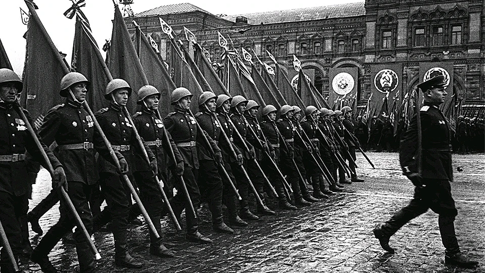 Принимал парад победы 24 июня 1945 г. 24 Июня 1945 г. на красной площади состоялся парад Победы.. 24 Июня парад Победы в Москве 1945.