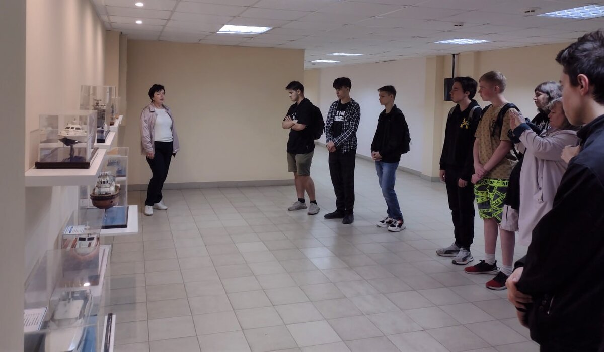 Хабаровский судостроительный завод посетила экскурсия студентов ХПЭТ