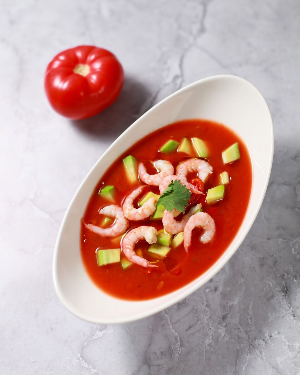 Гаспачо с креветками и печеным перцем от Даши Третьяковой: https://t.me/wellness_hedonism