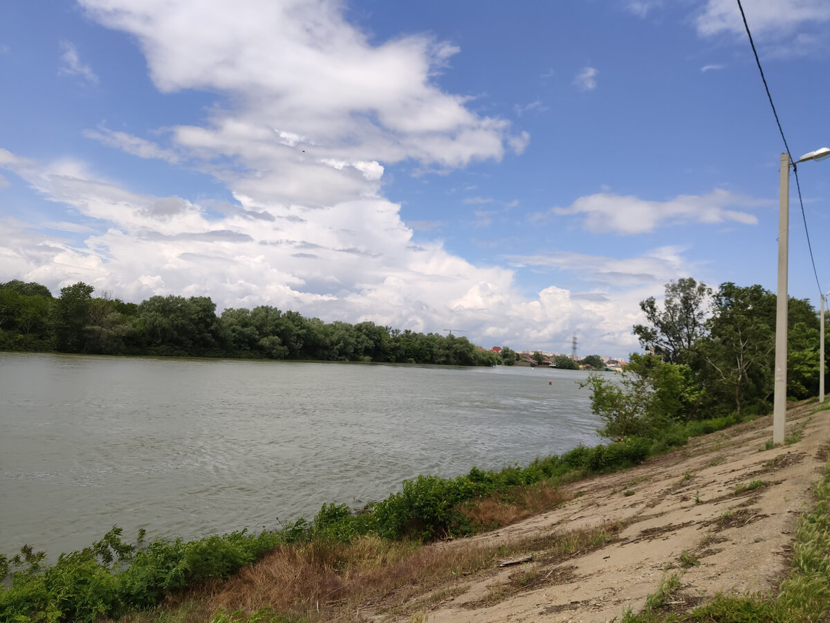 В Краснодаре, на территории частного домовладения, обнаружила самолёт ...