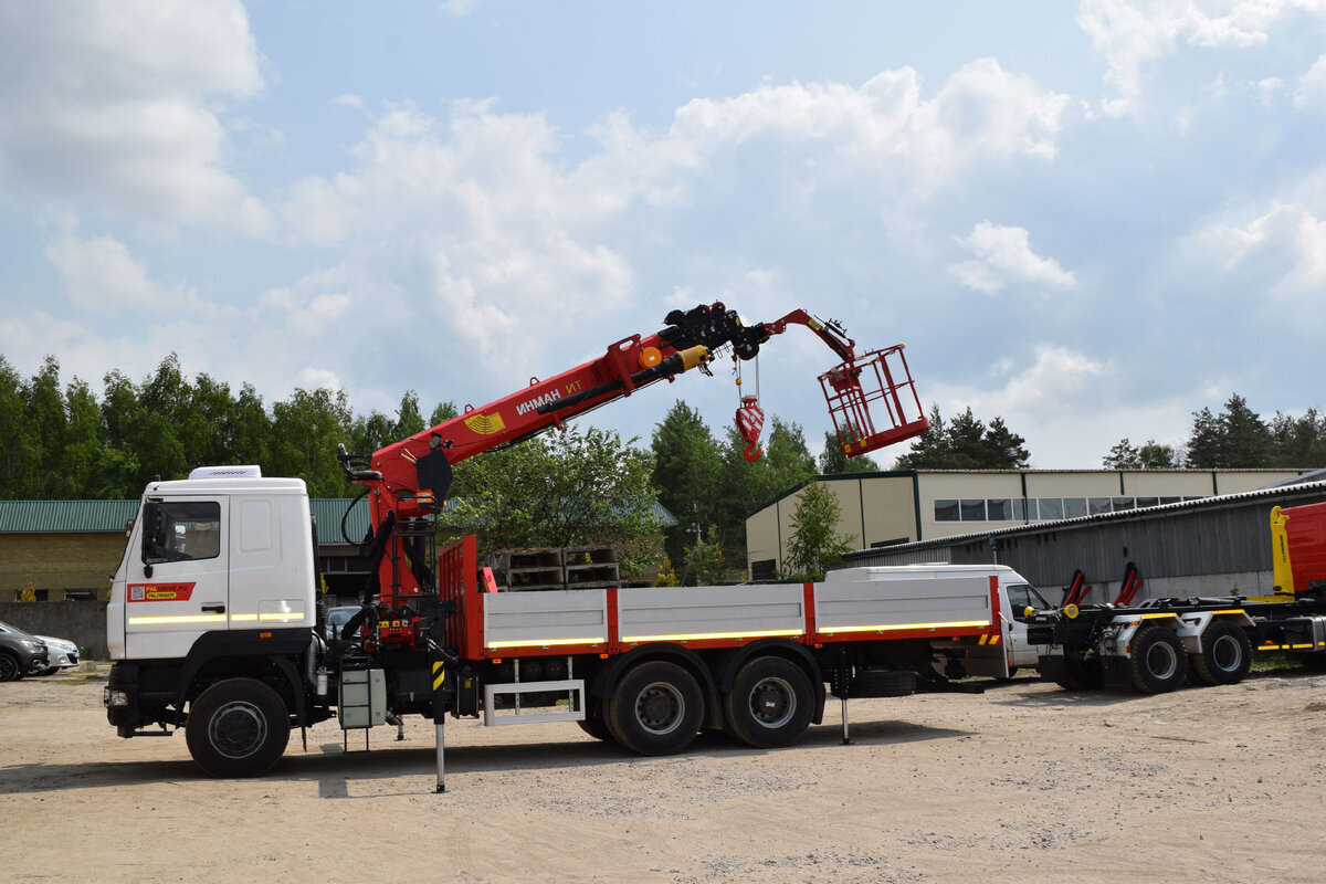 Бортовой автомобиль МАЗ 631228-8525-012 с КМУ ИНМАН ИТ 150