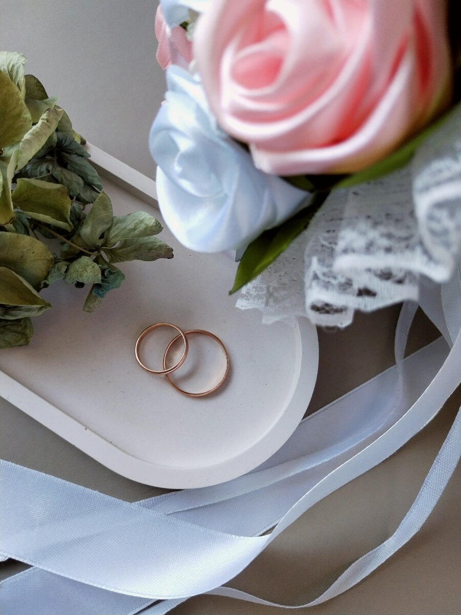 Гипсовый поднос отлично подходит в качестве свадебного декора 