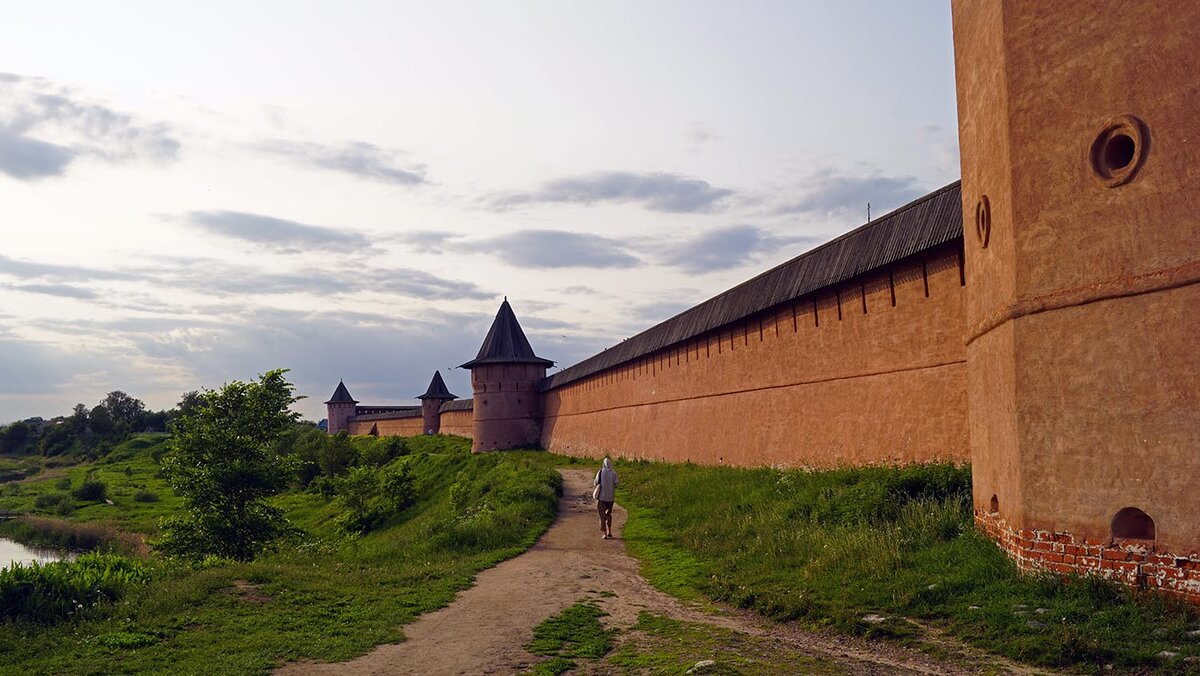 Стена Спасо-Евфимиева монастыря.