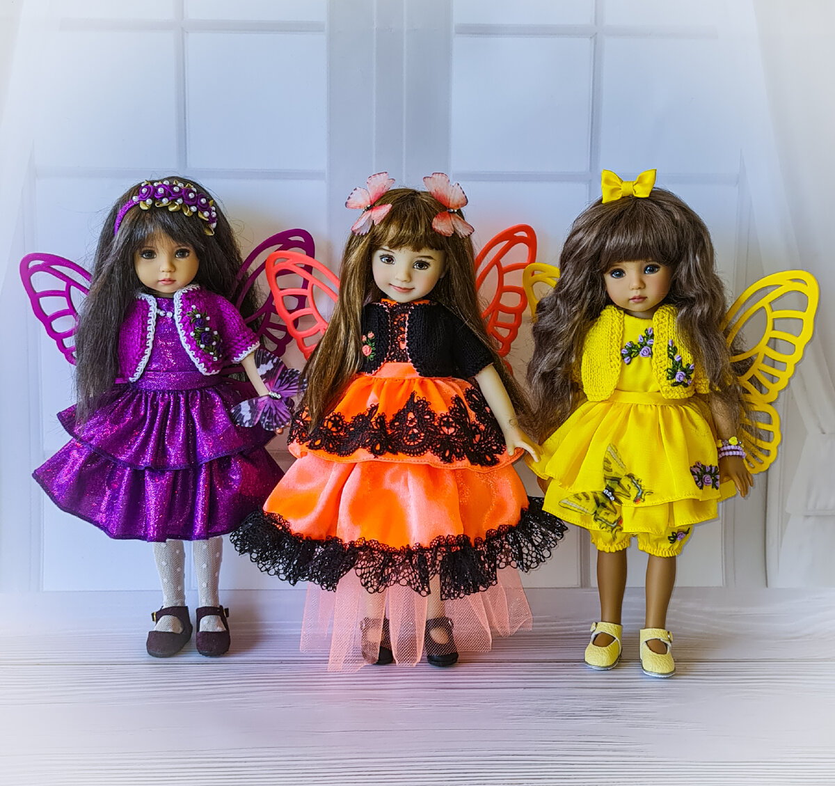 Кукла 3-4 см. Барби фашионистас рыжеволосая. Одинаковые куклы в разных по цвету платьях. 2 одинаковых куклы. Одинаковая для куклы и девочки.