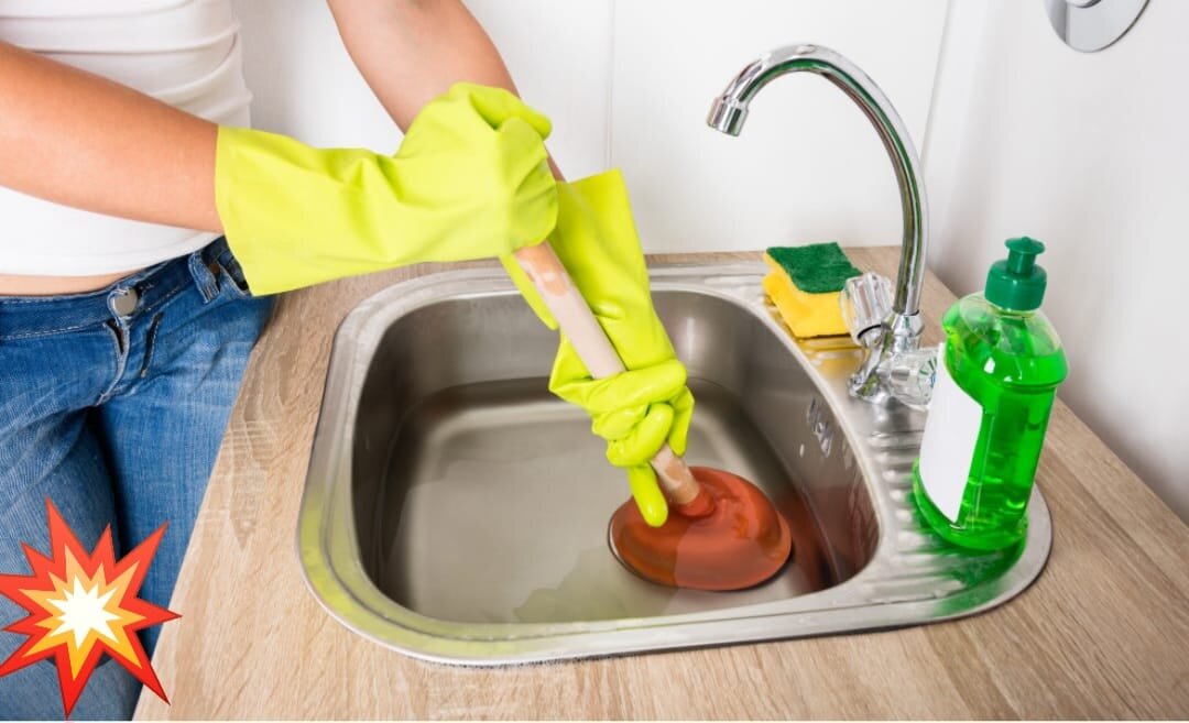 Не каждый может приглашать сантехника домой всякий раз, когда забивается слив в раковине  или ванне.