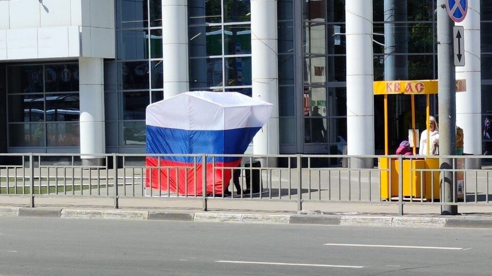     Мобильные пункты для заключения контрактной службы заработали в Нижнем Новгороде. Один из них корреспондент NewsNN заметил днем 4 июня в центре города.