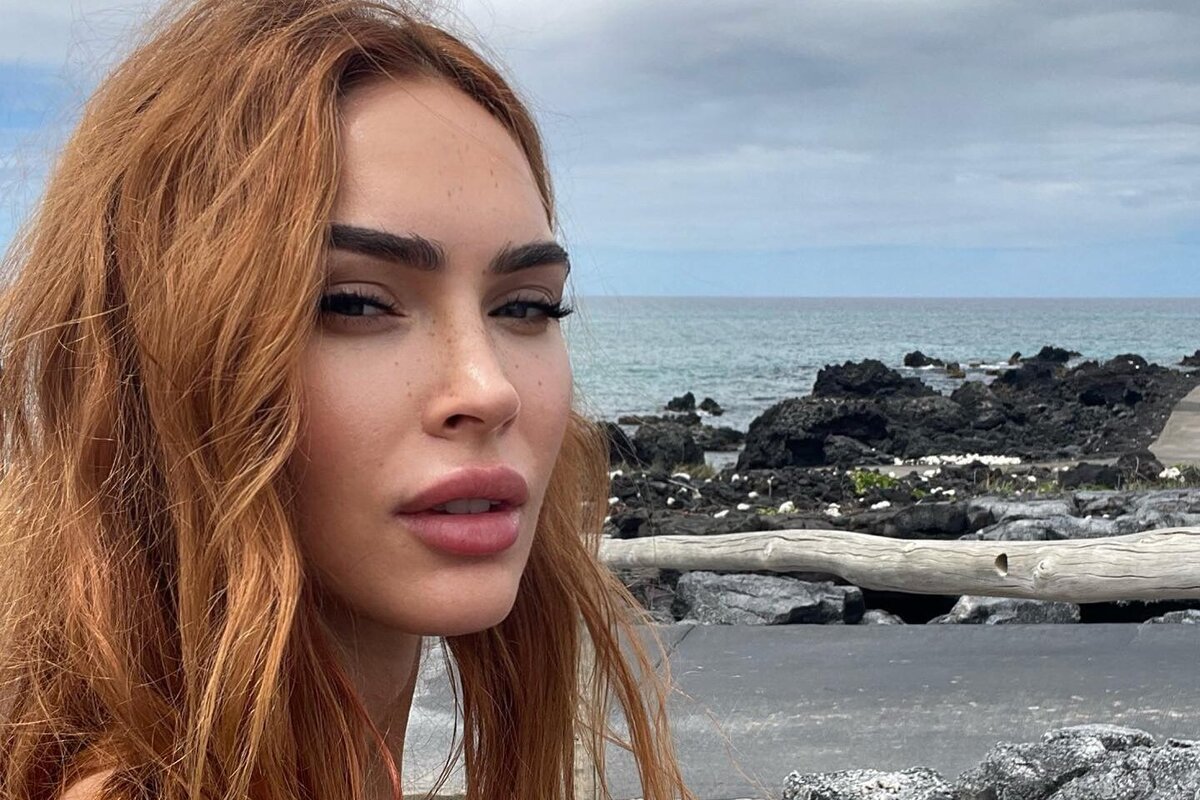     Провокация звезды: Меган Фокс показала сексуальную фигуру в самом пикантном бикини сезона