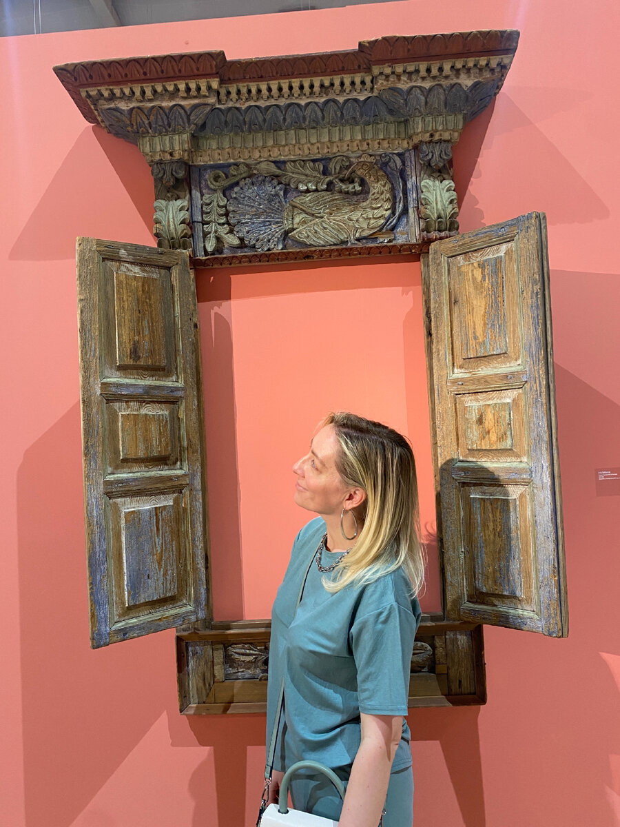 Фото автора. То, что вещь является кустарным производством, не отменяет, что она может быть произведением искусства, как эти наличники, например 