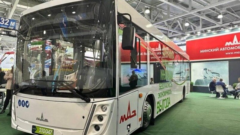     Помимо поставки 100 единиц техники, власти края планируют закупить автобусы на базе МАЗ. Что касается предприятия по изготовлению молочной продукции, оно будет совместным.