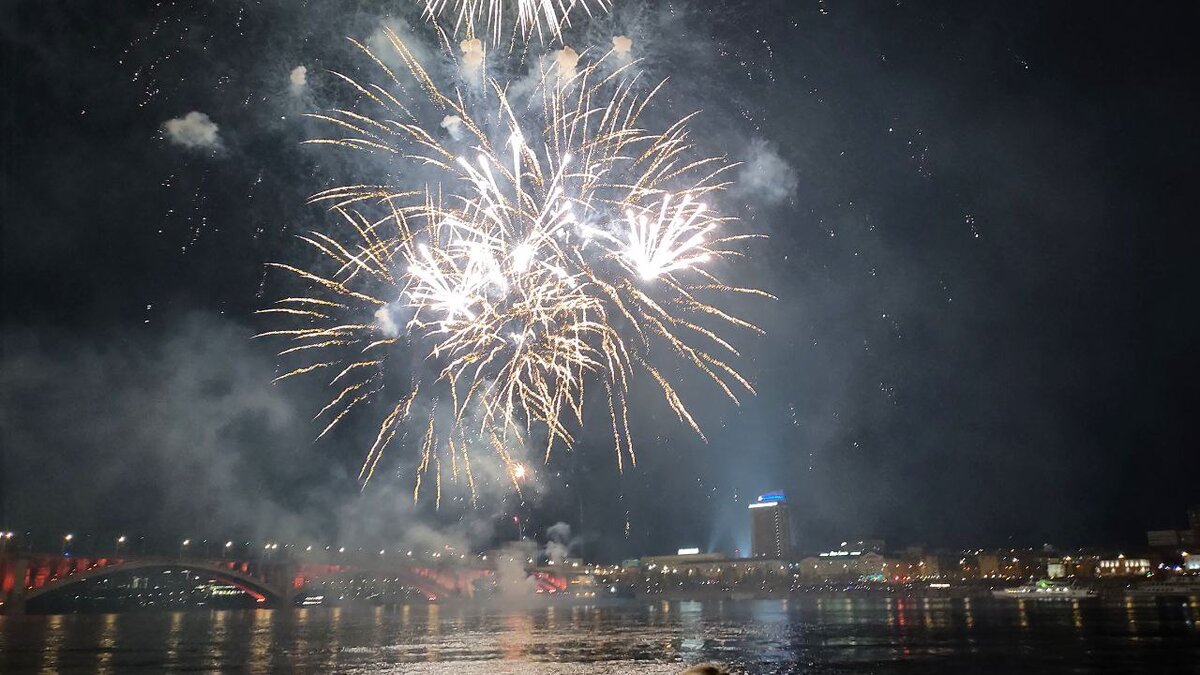 Салют в москве 4 ноября