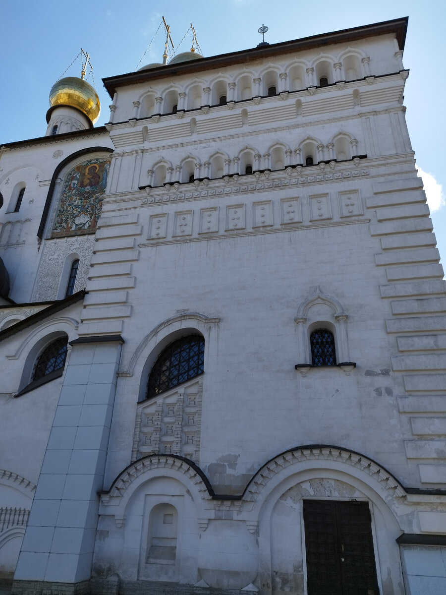 Стены можно рассматривать бесконечно