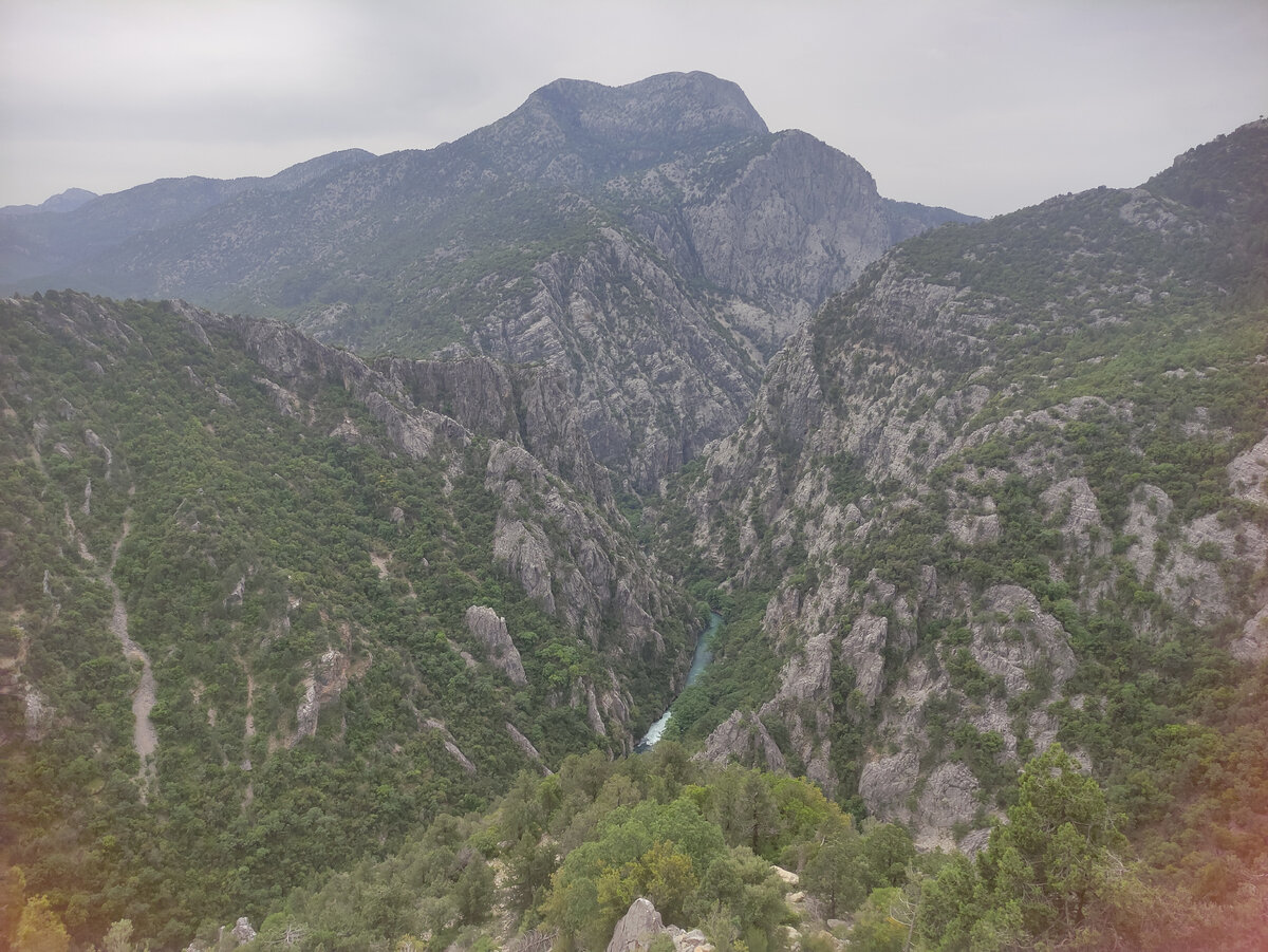 Первая локация не особо впечатлила