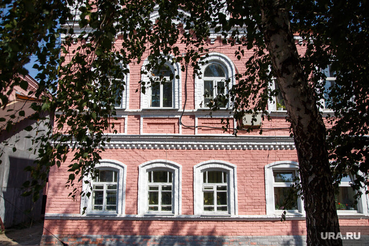    Ирбит знаменит своими ярмарками, мотоциклами, а теперь и вывесками