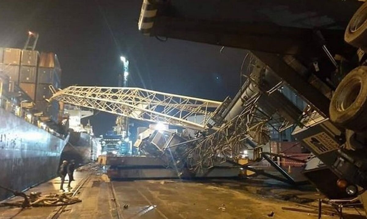 PUBLISHED DEC 7, 2020 2:19 PM BY ТНЕ MARITIME EXECUTIVE. A maneuvering accident, possibly caused by an electrical failure or another mechanical issue, set off a chain reaction collision at the Algerian port of Bejaia on the evening of December 5. Some local media reports also suggested that there had been a strong wind blowing which might have contributed to the accident.
At least one person working on the dock was injured and three ships were damaged while neighbors reported a loud noise that shook their homes.
The Liberian-flagged container ship Vega Sigma, a 485-foot 13,668 DWT vessel, had begun a maneuver to depart when the vessel lost control. Unable to stop its maneuver, the Vega Sigma struck a second container ship which was docked at the time. The 18,400 DWT Atlantic North, a 518-foot container ship with a capacity of 1,129 TEU, was unloading.
The force of the impact sent the Atlantic North into a third vessel, the 57,800 DWT bulk carrier Owl which was also on the dock. The bulker was unloading a shipment of sugar from Brazil.
Also, a 64-ton crane truck unloading containers from the Atlantic North topped over on the dock with its boom hitting the container ship. Port officials credited the crane operator’s quick response with preventing more serious injuries. However, the crane operator himself was reportedly taken to a local hospital.
Images on Algeria TV showed significant damage to the vessels involved in the accident.