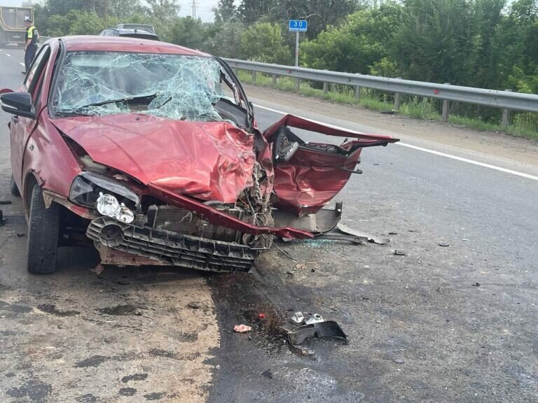    В Оренбурге на Загородном шоссе в ДТП пострадали водитель и пассажир «Лады Калина» Андрей Севостьянов
