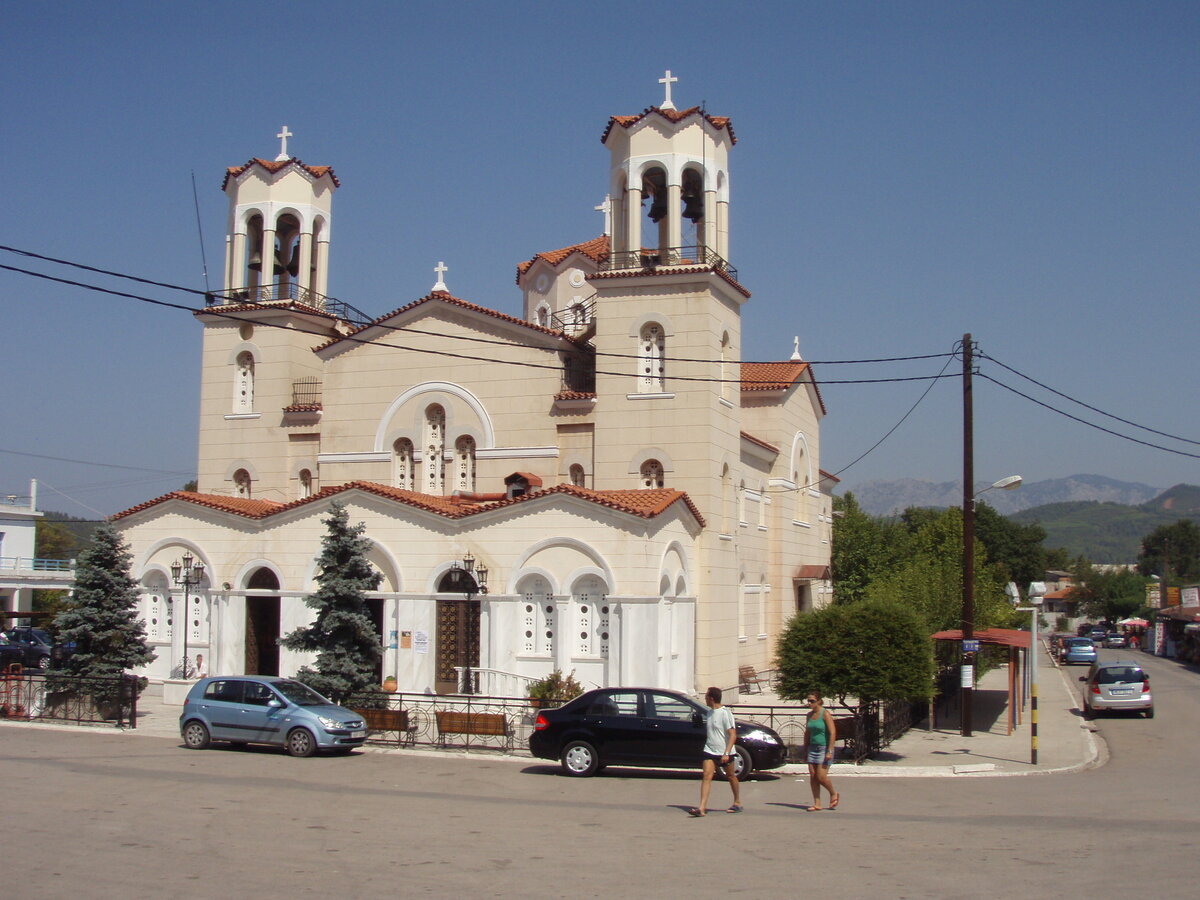 Храм Иоанна Русского на о. Эвия.  Греция. Фотография из личного архива автора.