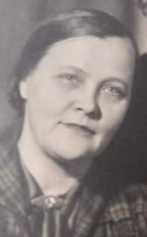 Вот она - моя любимая и самая красивая бабушка.