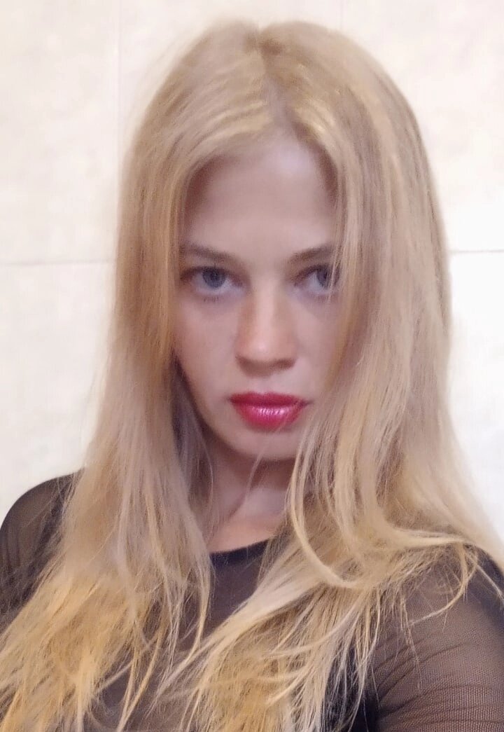 На фото я сама на себя не похожа, оно отлично подойдёт для иллюстрации рассказов про Кэт. 