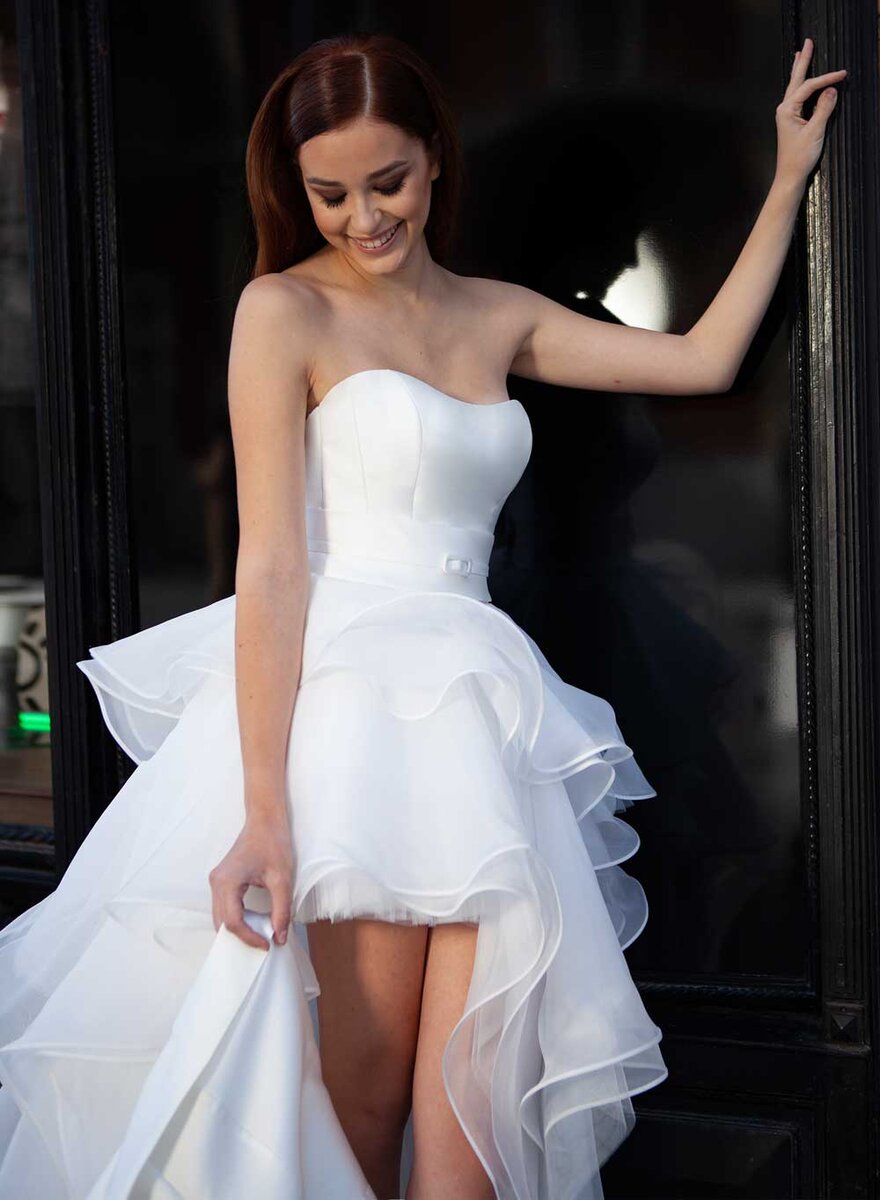 Короткие свадебные платья со шлейфом 👰 Напрокат или купить в свадебном салоне в Екатеринбурге