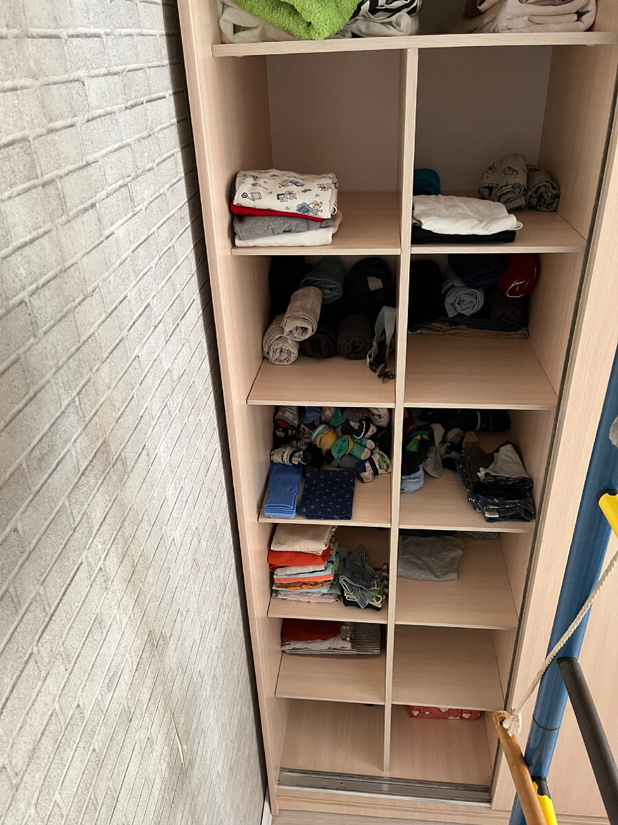 Это после расхламления, оставила только самое нужное, остальное раздала и отвезла на дачу 