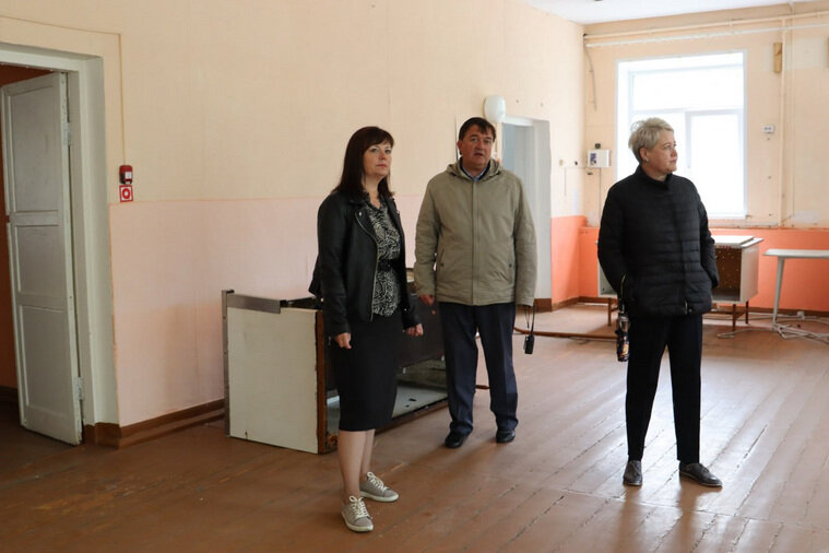    Лагерь передали властям города