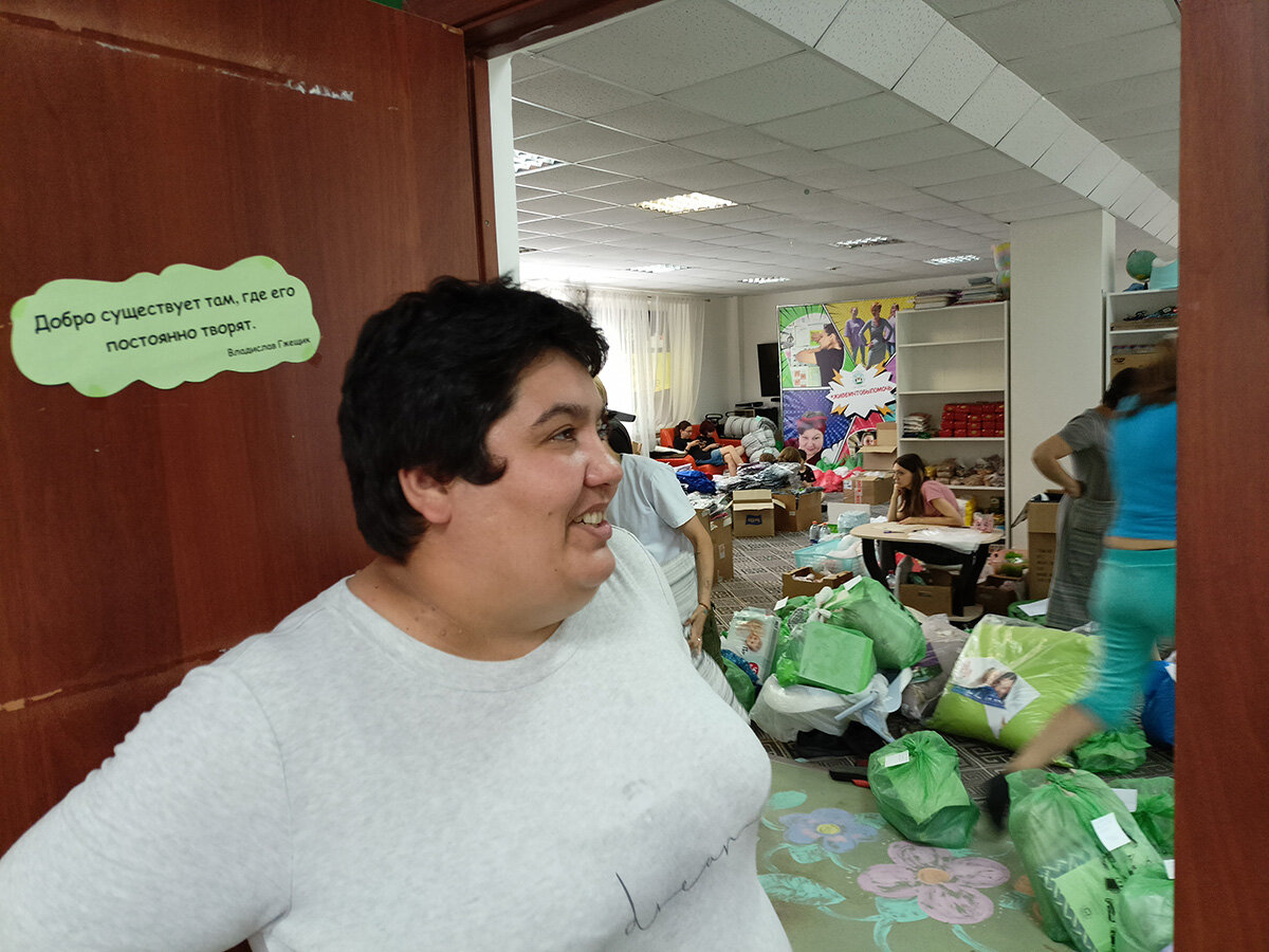 Евгения Кондратюк на работе, в помещении фонда Фото: Светлана Ломакина для ТД