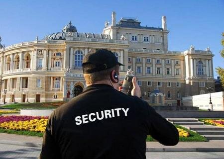    Украинская власть запретила работать охранниками тем, кто подлежат мобилизации