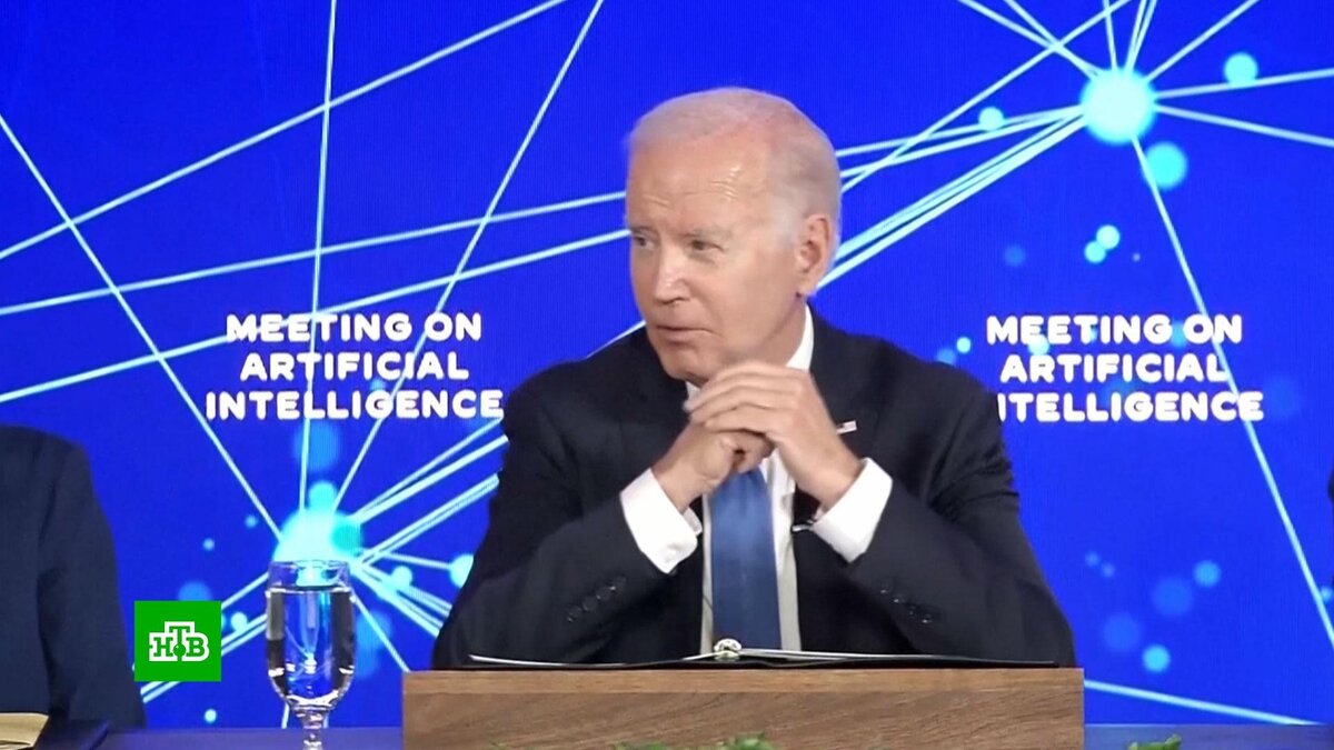    МИД Китая выразил протест    из-за    слов Байдена о Си Цзиньпине
