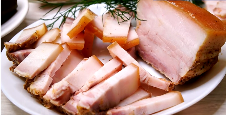 Приспособилась готовить сало в пакете: вкуснее чем в рассоле и посуда не нужна, без варки, жарки, переворачивания (делюсь рецептом)