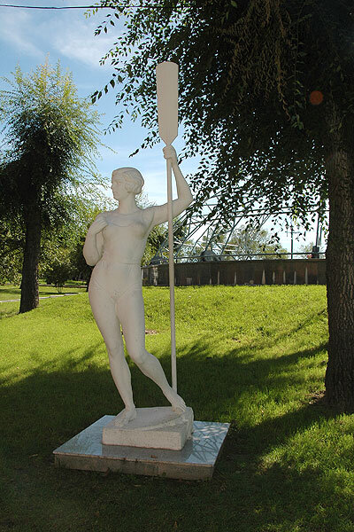 Девушка с веслом. Хабаровск