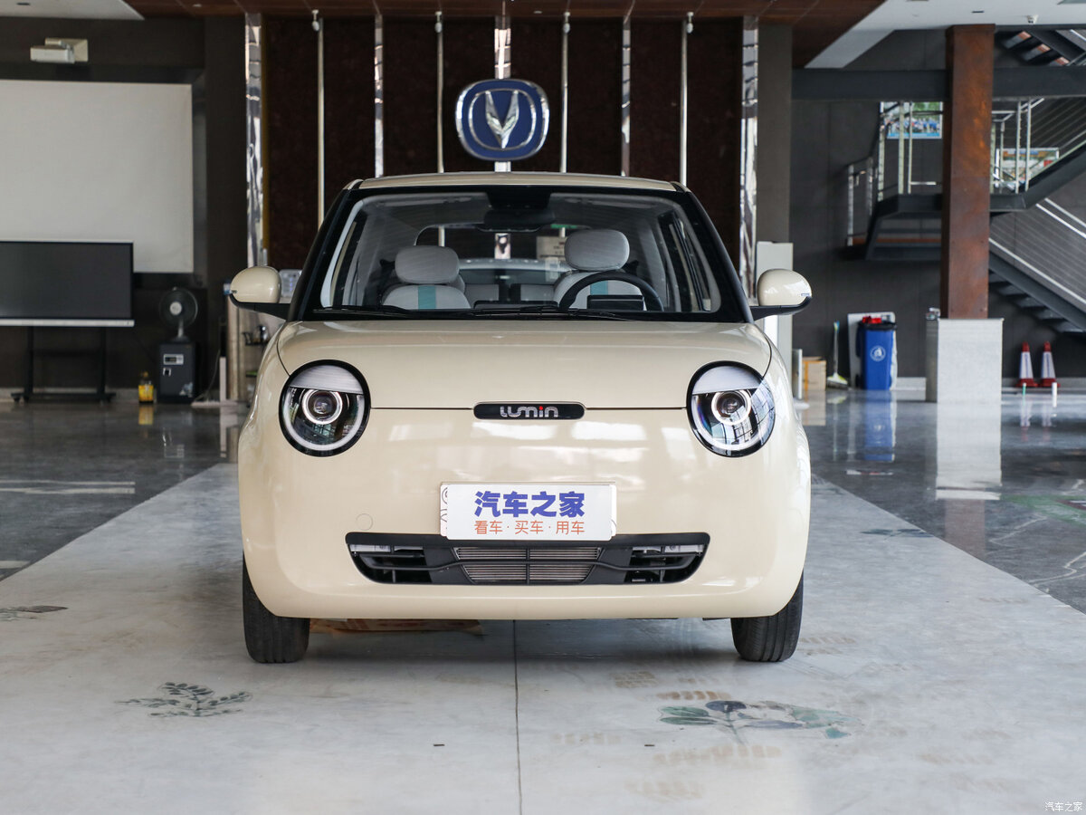 Добавим плавную обтекаемую и «мимишную» фигуру, цветовые варианты (палитра из семи «девчачьих» цветов). 