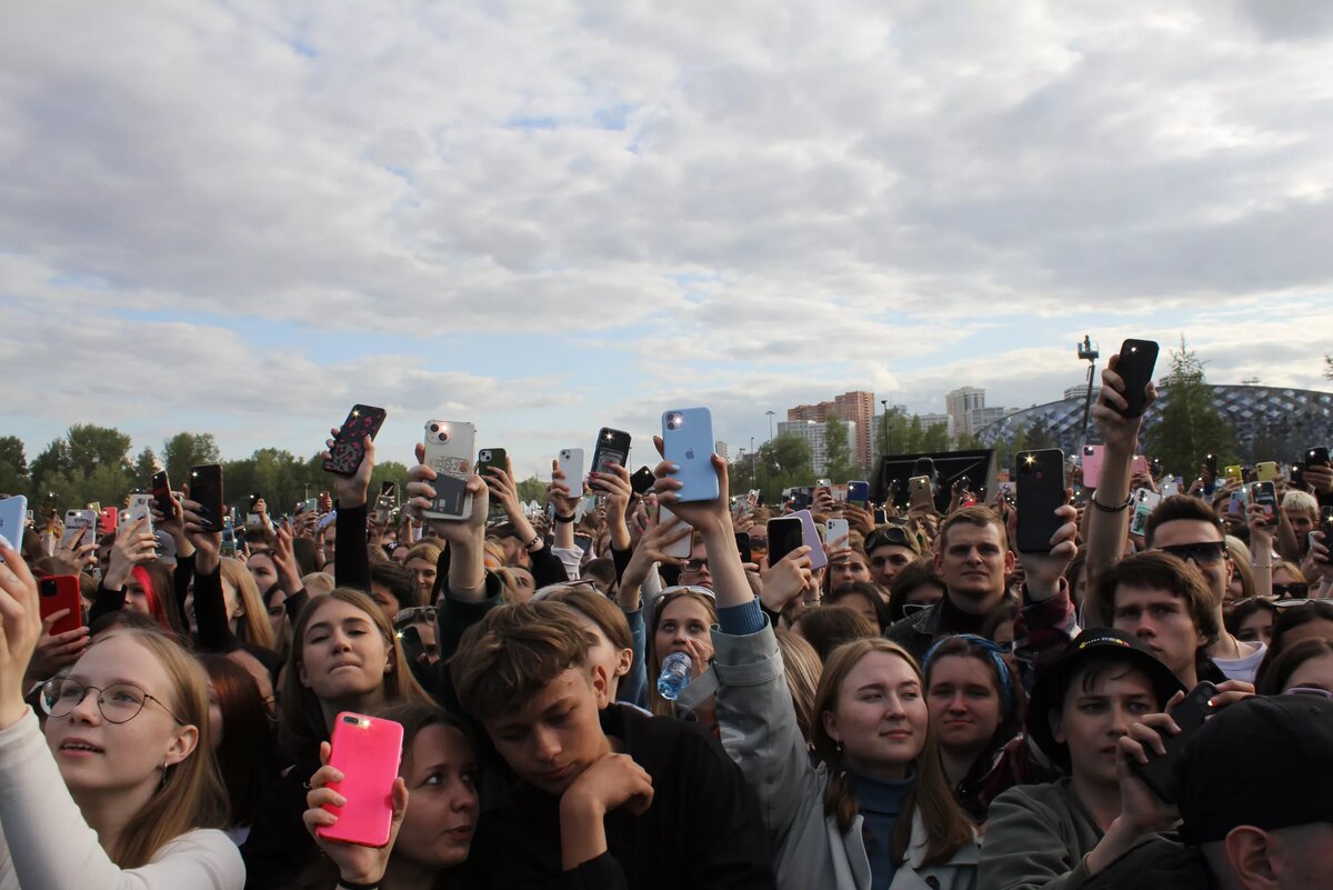 Черника фест новосибирск 16 июня. Масштабное мероприятие. Мероприятия в городе. Vthjghbznbt PF ujhjljv. Фото ред фест Новосибирск 2024.