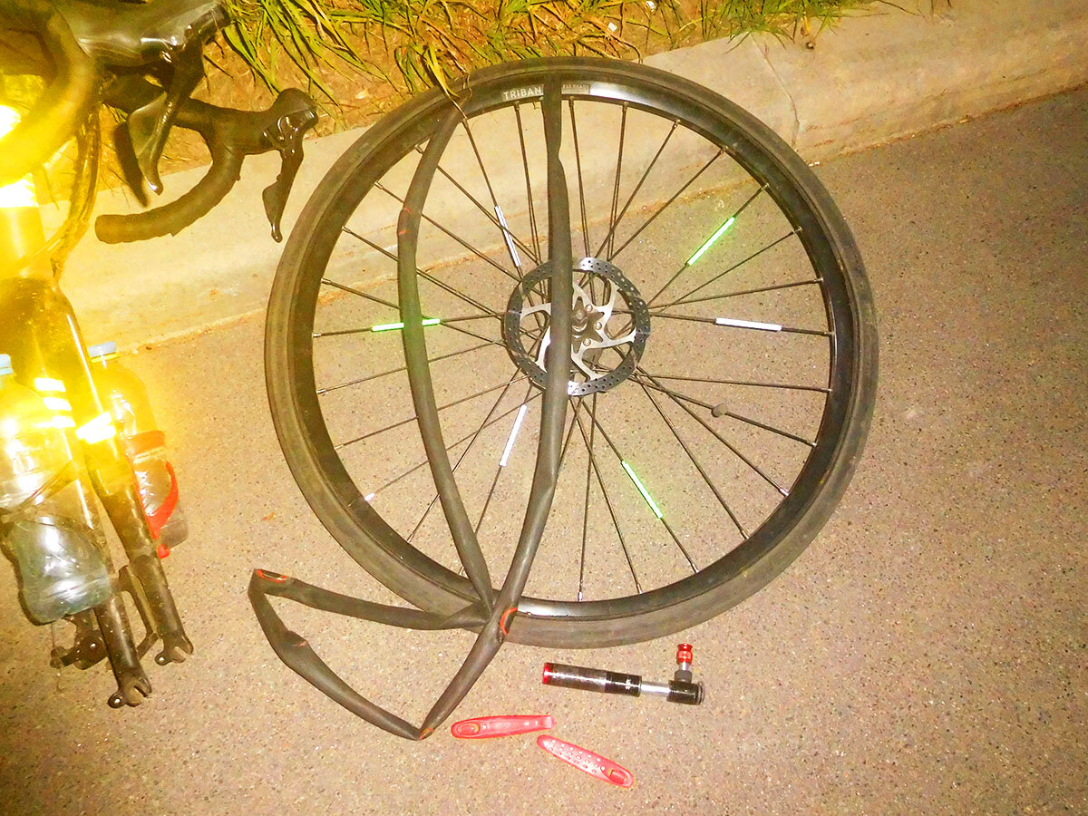 меняю камеру ночью. фота странно выглядит потому что сделано со вспышкой