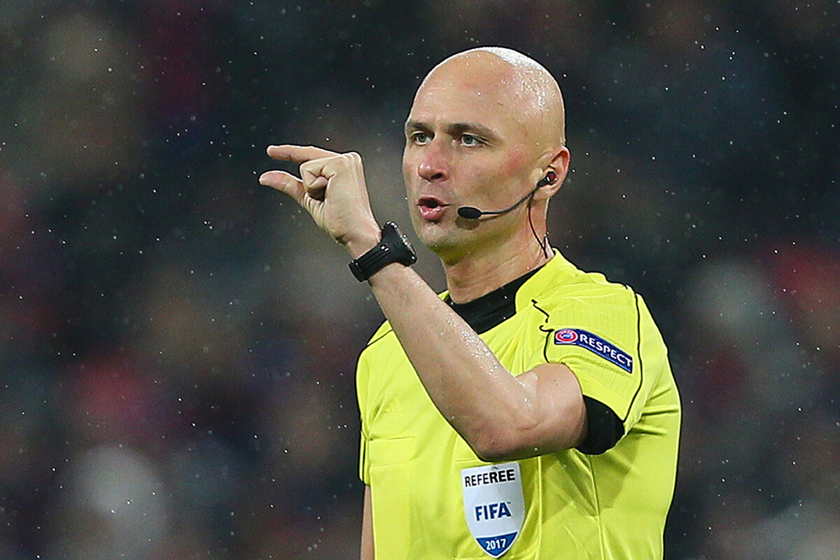 FIFA referee Сергей