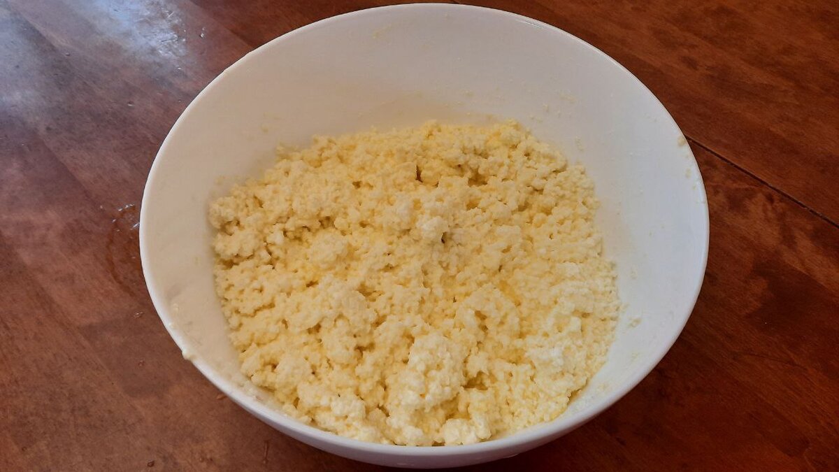 Разминаем массу руками