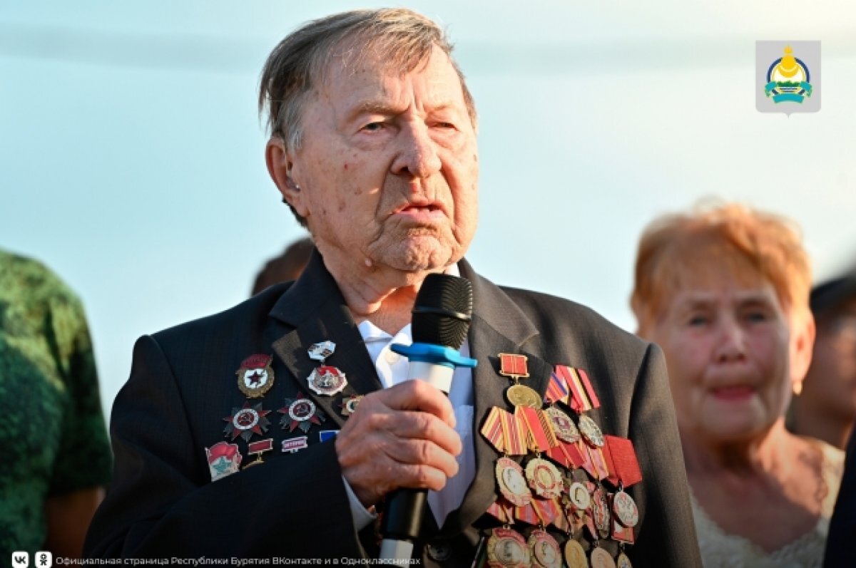    100-летнему жителю Бурятии вручили памятные медали